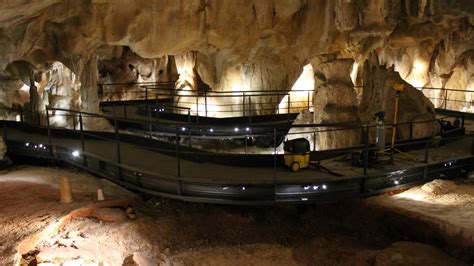 Aujourd'hui, c'est le grand jour. La réplique de la grotte Chauvet a ouvert au public