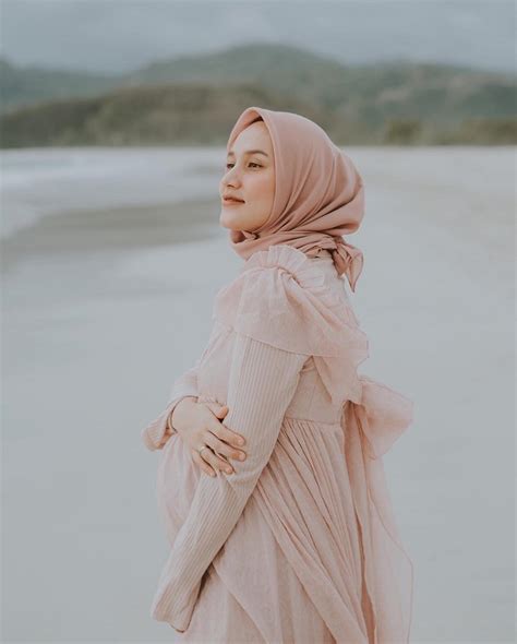 7 Inspirasi Selebgram Bergaya Elegan Mengenakan Hijab Nude BukaReview