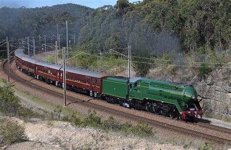 Newcastle Flyer Steam Locomotive 3801 Charges Away From Fa Flickr