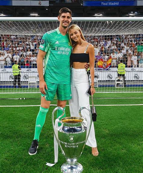 Real Madrid Goalkeeper Courtois Proposes To An Israeli Model Before