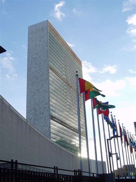 10 января 1951 г Открыто здание штаб квартиры ООН в Нью Йорке