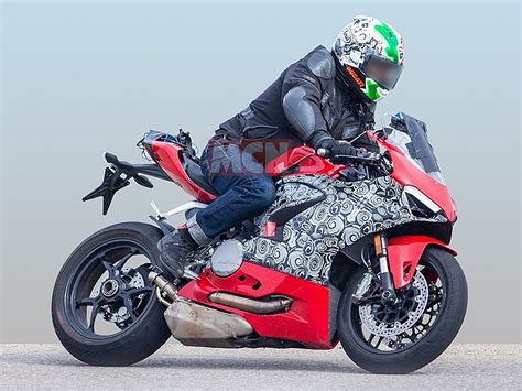 Panigale is the bestselling superbike in the world today, contributing to 25 per cent of the global superbike numbers! La nueva Ducati 959 Panigale 2020 seguirá siendo un V2 ...