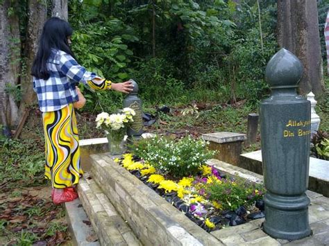 Call her what you like and it seems that no adjective can best describe anita. "Ayah Awak Seorang Lagenda.." 10 Tahun Pergi Meninggalkan ...