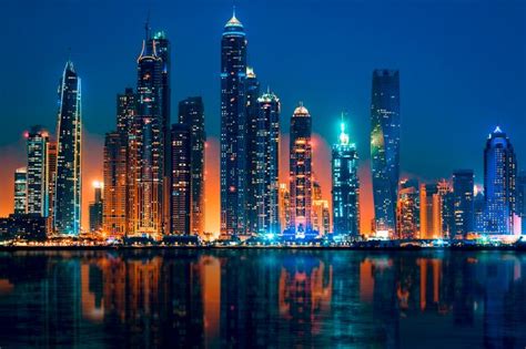 Vista De Dubai Por La Noche Emiratos árabes Unidos Foto Premium