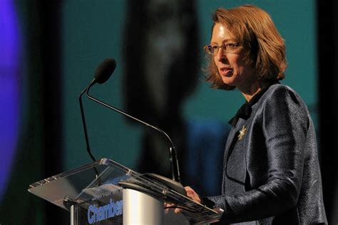 Abigail Johnson Named Ceo Of Fidelity Investments Wsj