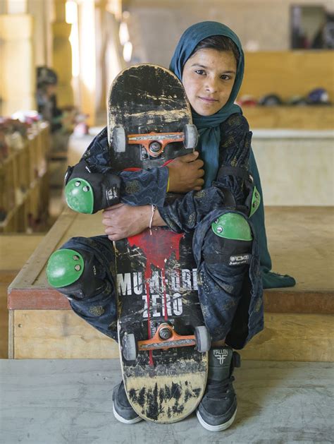 jessica fulford dobson skate girls of kabul designboom 03 poses afghan girl ride bicycle