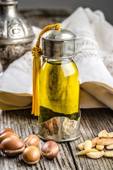 Argan oil also referred to as 'liquid gold' thanks to its appearance and its many benefits that make it as valuable as gold in cosmetic terms, is a moroccan it also contains soothing and cleansing properties. Argan Oil Benefits - 9 Ways to Use Argan Oil in Your ...