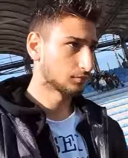 He was born in the commune castellammare di stabia in naples, italy to alfonso and marinella donnarumma. Gianluigi Donnarumma - Wikipedia