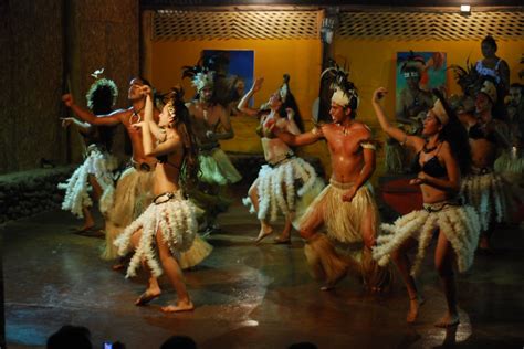 Wanneer precies de eerste polynesiërs op paaseiland aankwamen is niet geheel duidelijk, mogelijk arriveerden ze rond de 5e eeuw n.chr. Rapa Nui people - Wikipedia