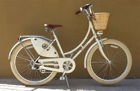 A Womens Cruiser Bike With Basket To Live The Dream Peace Bicycles