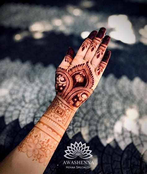 Stunning Lotus Motif Mehendi Designs For Weddings