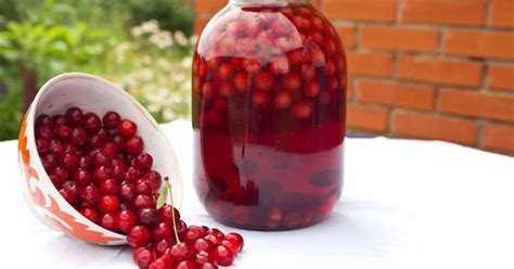 Cerises à leau de vie Des bocaux de cerises à consommer avec