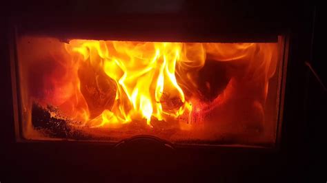 Osburn 2400 Fireplace Insert At 550 Degrees Youtube