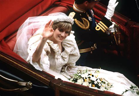 Princess Dianas Wedding Dress Will Be On Display For The Public For The First Time In Decades