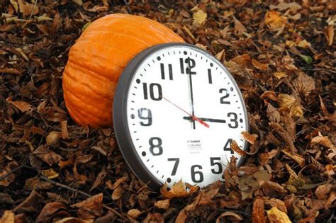 Европарламент одобрил законопроект по отмене сезонного перевода часов с 2021 года. Почему мы переводим часы дважды в год? Летнее и зимнее время
