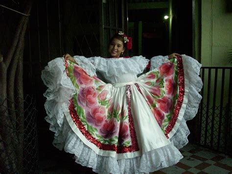Traje Típico Del Huila Pintura En Tela Colombian Girls Victorian Dresses Fashion Tela