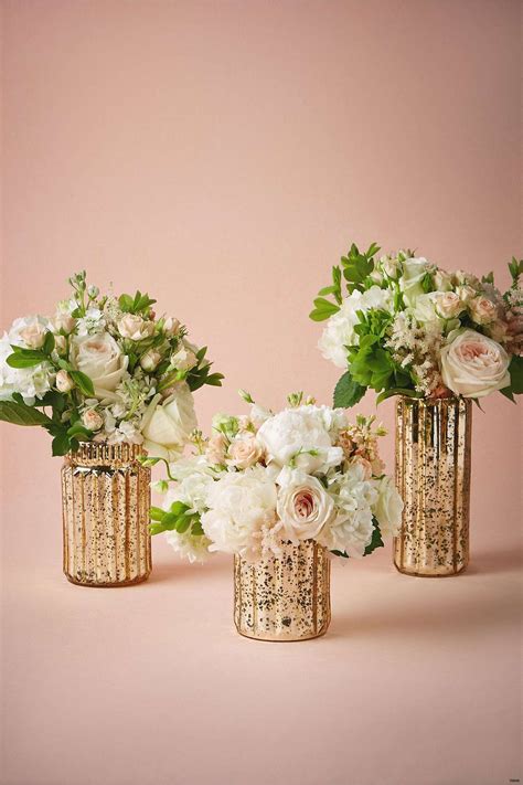 Unfortunately, some flowers are difficult to obtain depending on the time of year. 29 Spectacular Cube Vase Flower Arrangements | Decorative ...
