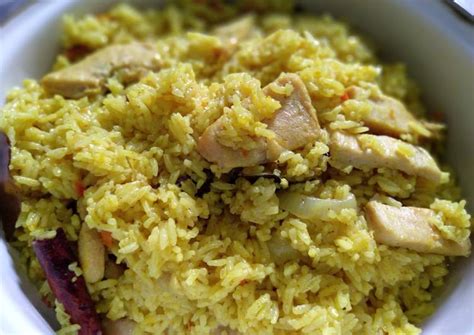 Nasi kebuli sendiri merupakan nasi yang bercita rasa gurih dan berwarna kecoklatan. Resep Nasi kebuli ayam oleh Vivin Sugiana~LOVIS CAKE - Cookpad