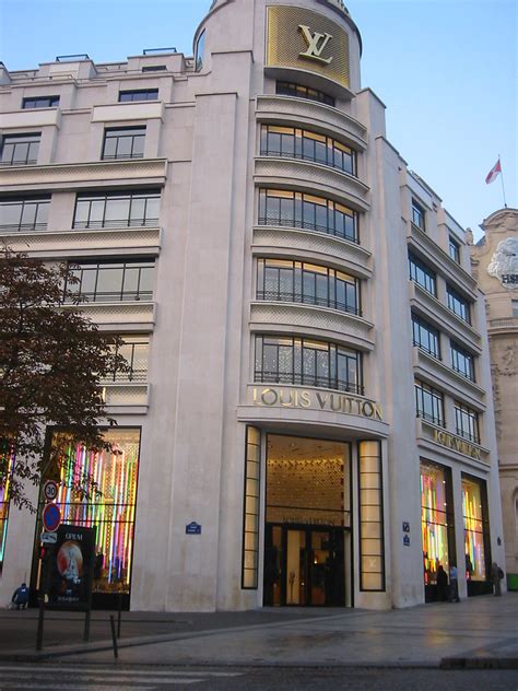 Louis Vuitton Flagship Paris The Art Of Mike Mignola