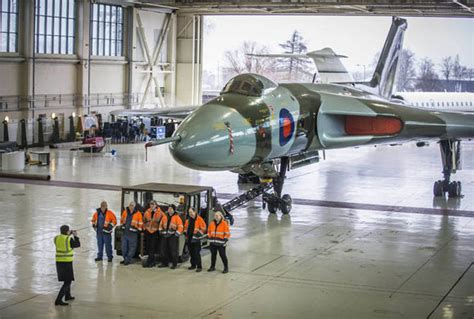 The Last Vulcan Xh558 Nuclear Bomber Leaves Cold War Hangar Uk News