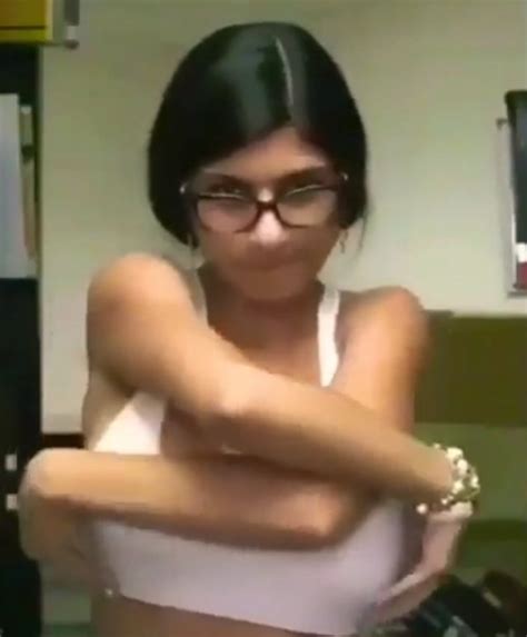 I M Looking For This Video Where Mia Khalifa Is About Too Drop Mia Khalifa 847577