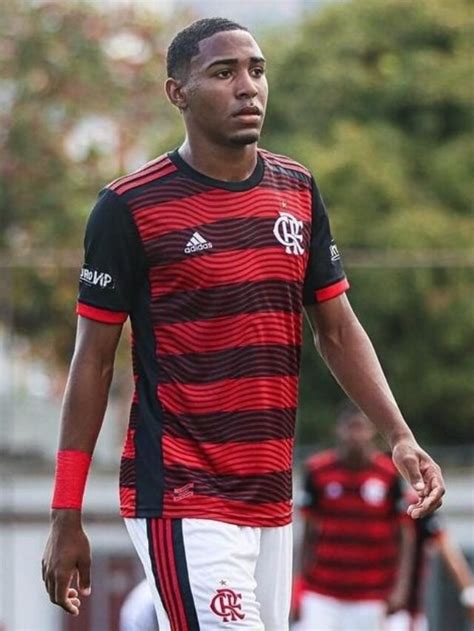 Lorran Se Torna O Mais Jovem A Marcar Pelo Profissional Do Flamengo