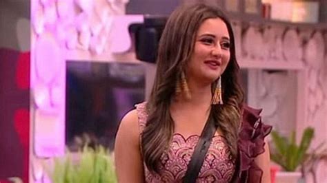 Bigg Boss 13 Fame Rashami Desai Oozes Oomph In A Mustard Saree Reveals New Look From Naagin 4