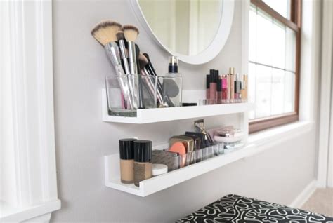 It doesn't occupy a lot of space. Makeup Vanity For Small Spaces | XoLivi
