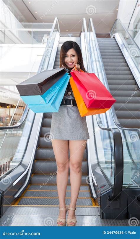 Beautiful Woman In Shopping Center Hoodoo Wallpaper