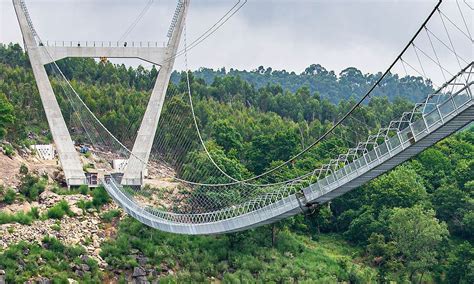 A inauguração da ponte ainda não tem data definida, mas a tabela de preços referente à sua travessia já foi apresentada pela autarquia arouquense. Saiba quanto vai custar atravessar a Ponte Pedonal ...