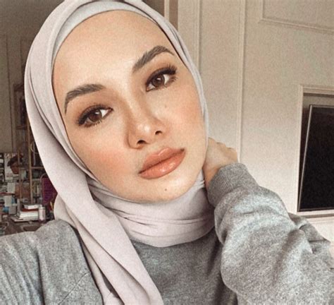 Neelofa is doing her tutorials with our newly launched hijab collection Neelofa Recalls Concerns & Struggles During Early Days In ...