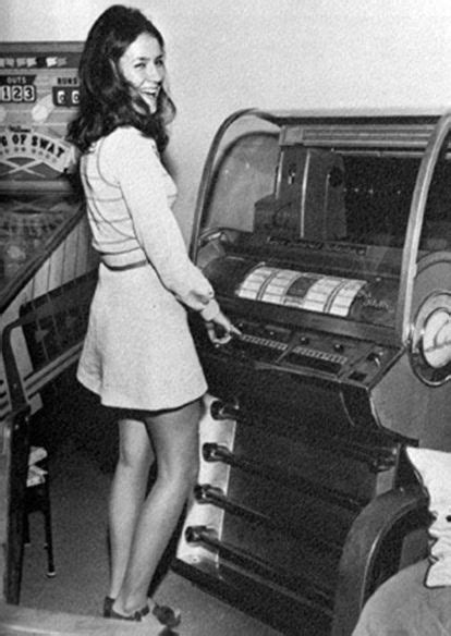 Jukebox Girl Vintage Jukebox Vintage Outfits Jukeboxes