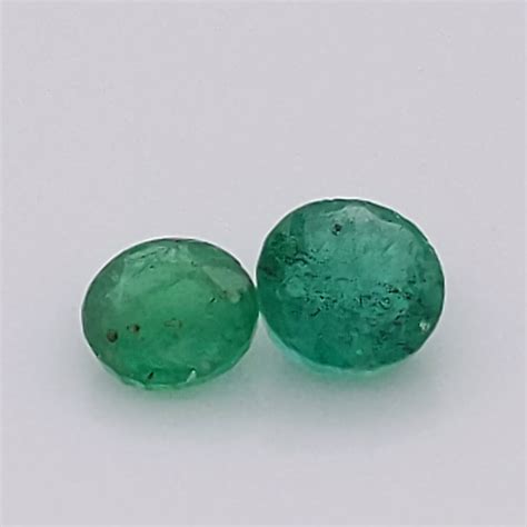 Green Colombian Emerald Round 4.5mm 0.93 carats 2 stones - Simply Sapphires