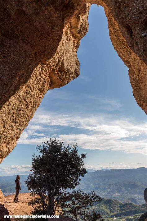 Ruta A La Roca Foradada En Montserrat La Elegancia De Viajar