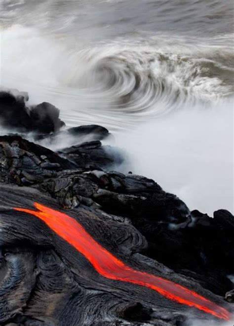 摄影师冒死拍摄夏威夷岩浆入海景象 宛若地狱之火（高清组图）照片摄影师凤凰资讯