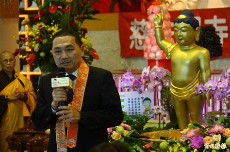 Jun 06, 2021 · 美國聯邦參議員達克沃絲、蘇利文及昆斯今（6日）訪台，達克沃絲宣布，美國將捐贈台灣75萬劑疫苗作為援助；對此，前國民黨主席朱立倫說，期待. 浴佛節叩鐘祈福 朱立倫、侯友宜同台 - 政治 - 自由時報電子報