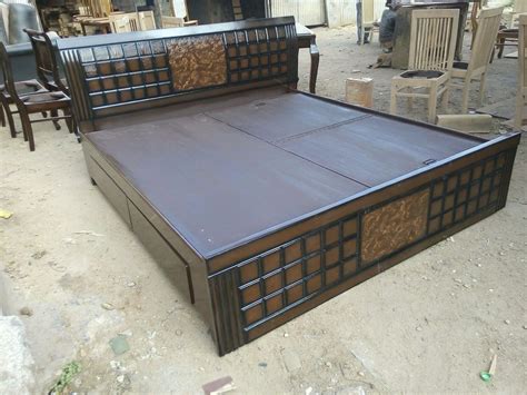 Modern Brown Teak Wood Queen Size Bed For Home Size 5x65 Feet At Rs
