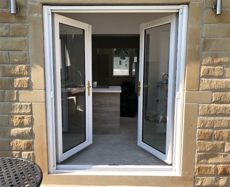 Our fly screens and fly screen doors are available in a range of mesh options, to suit your home and lifestyle if you have boutique sliding doors in your home, you also have the option of a premium retractable screen (pictured), which can be completely pushed back out of the way when not in use. Double Roller Fly Screen Doors - Bespoke Door Fly Screens