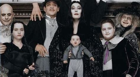 We are big lovers of halloween, and i'm a particular fan of the addams family. I want to be Morticia and Gomez Addams | Addams family ...