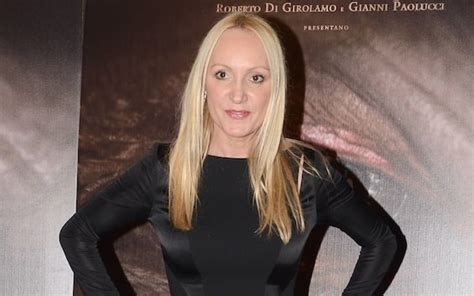Who Is Fiore Argento Daughter Of Dario Argento And The First Shipwreck Of The Isola Dei Famosi
