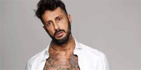 Dalle foto pubblicate sui rispettivi social sembrerebbe proprio. Fabrizio Corona , lo sguardo seducente :" più mi colpiscono e .." - FOTO