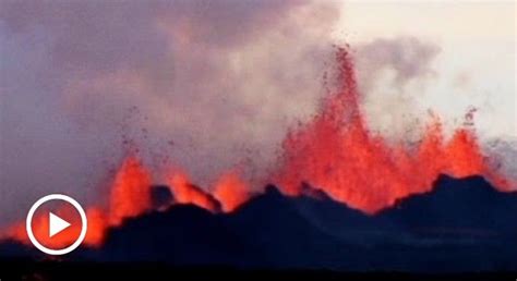 Footage From Iceland S Volcano Eruption Shows Extraordinary Lava Fountains Digg Volcano