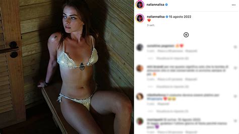 Annalisa Posta Una Foto In Bikini Il Suo Corpo Fa Invidia A Tutte