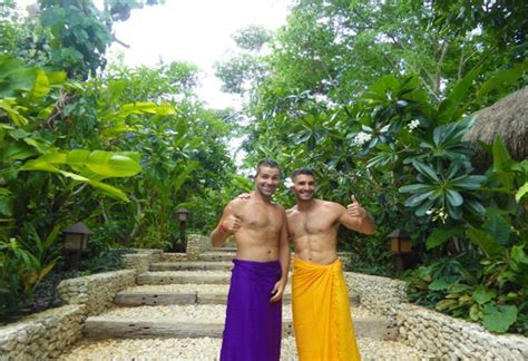 5 Reasons Gay Couples Should Travel To Asia Huffpost