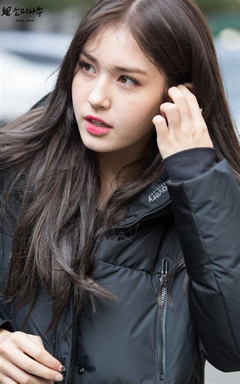 Not long ago, netizens noticed that profile pictures of the itzy members prior to their debut were spreading online. I.O.I Somi | Gaya rambut, Selebritas, Jeon somi
