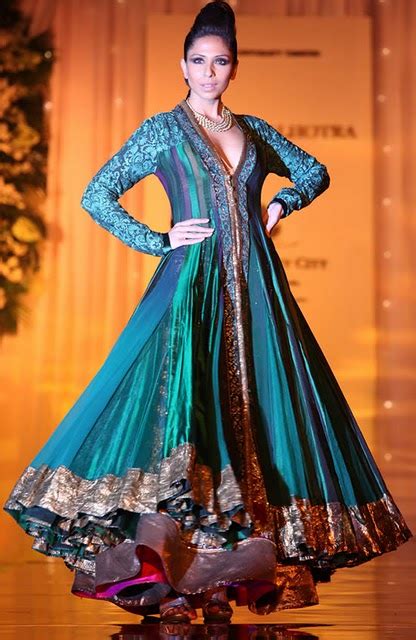 Indian Designer Manish Malhotra Dresses Fashionguru99