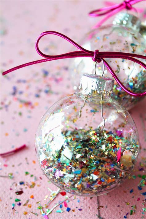 Glitter, sequins, little buttons (yes!) 2. 20 Impressive Ways to Decorate Glass Christmas Ornaments | Do it yourself ideas and projects