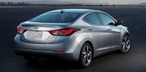 2015 Hyundai Elantra Sedan Brings Classy Led And Tech Updates