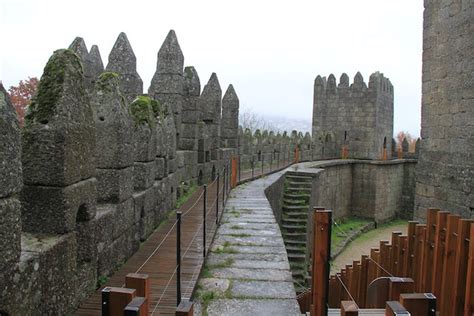Visitar O Castelo De Guimarães Em Família Portugal Sapo Viagens