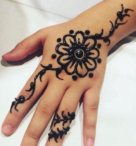 Bahkan henna bisa menutup kekurangan bekas luka dan membuat tangan terlihat lebih ramping. 100 +Motif Gambar Henna Simple, Unik dan Paling Cantik ...
